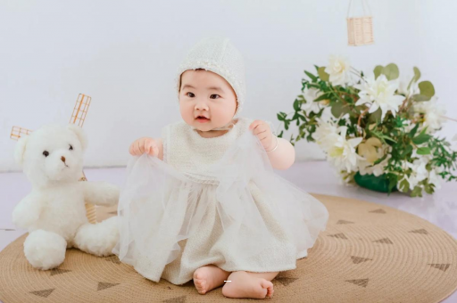 伊犁宝宝在妈妈肚子里